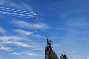 Jupiter Aerobatic Team TNI AU Menari di Langit Pekanbaru