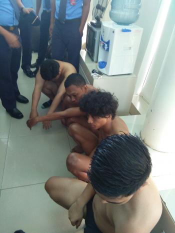 Empat Pemuda Ini Nekad Selundupkan Sabu-Sabu ke Dalam Kabin Pesawat