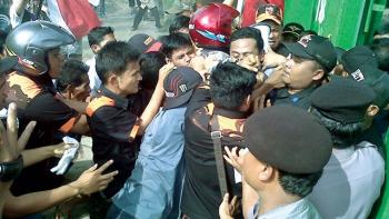 Rekannya Dipolisikan, Warga Kepayang Sari Inhu Serang PT Tasma Puja