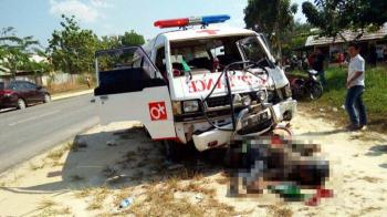 Ngebut, mobil ambulan tabrak pemotor di Kampar hingga tewas