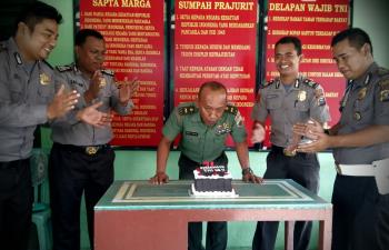 Aparat TNI di Kampar kaget didatangi beberapa Polisi, ini tujuannya..