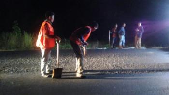 Kerja Keras Unit Reaksi Cepat Dinas PU Siak respon keluhan jalan rusak