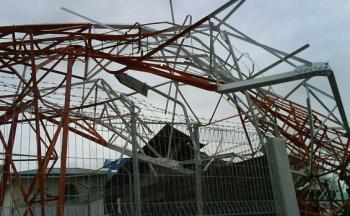 Wow! Tower Setinggi 50 Meter di Rohul Roboh Akibat Angin Kencang