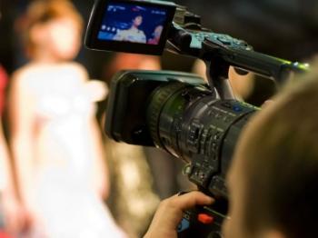 100 Peserta Ikut Pelatihan TV News di Perpus Soeman HS