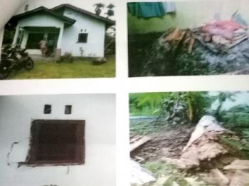 Sebuah RLH Bantuan Pemkab Bengkalis Rusak Parah Tertimpa Pohon Durian