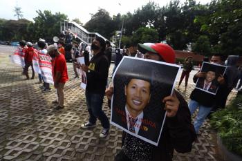 Demo KPK, Mahasiswa Desak Indra Gunawan Eet Tersangka