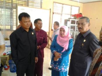Saat DPRD Pekanbaru Datang, Kepsek SMA 3 Rumbai Nangis