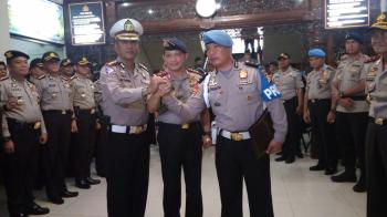Penghargaan Kapolri Untuk Dua Personel Polda Riau Lumpuhkan Terorisme
