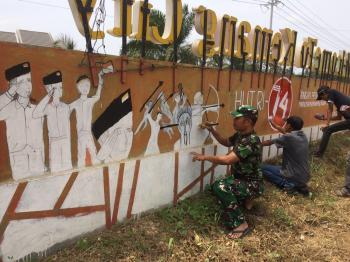 Kala TNI Menanggalkan Senjata dan Mengecat Indah
