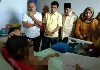 Fraksi dan Partai Golkar Pekanbaru, Kunjungi Pasien Cilik Tumor Ganas di PMC