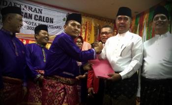 KPU Pekanbaru terima SK pasangan IDE-SUA dari PPP kubu Romy, kubu Faridz dukung Firdaus?