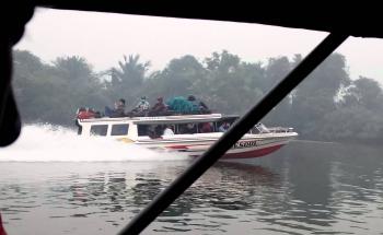 Speedboat di Inhil bocor usai nabrak kayu, 80 penumpang selamat