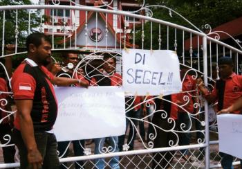Pengurus PAC PDIP Riau segel & ambil alih Kantor DPD
