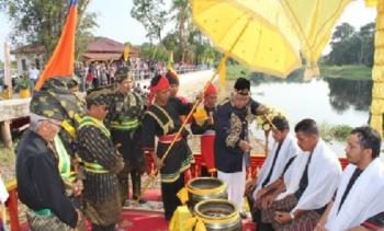 Rayakan Potang Mogang, HM Harris Mandikan Datuk-datuk di Pelalawan