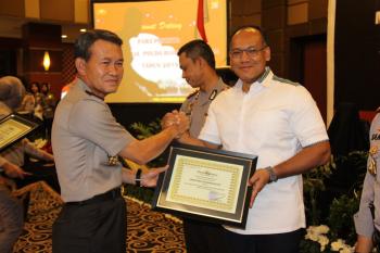 Kapolda Riau beri Reward kepada Satker & Polres yang berprestasi