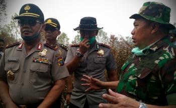 Kadishut Riau dikritik ke Afrika saat karlahut & kabut asap, Gubernur malah..