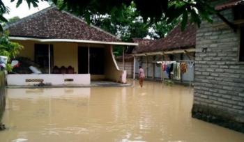 Banjir, rumah & fasilitas umum di Inhu terendam air