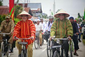 Panen Raya bareng Danrem Wirabima, Syamsuar dijuluki Bapak Pembangunan