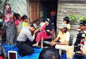 Nenek Rayhana Sumringah dikunjungi Tim Jumat Barokah Polresta Pekanbaru