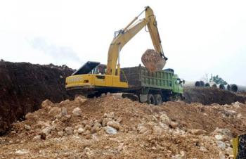Proyek belum dibayar, Tanah bandara Japura nyaris dikeruk warga