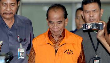 Annas Maamun Menangis : Saya Sakit..Saya Minta Maaf