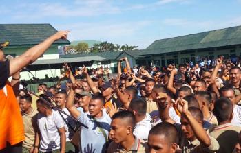 Kompak! TNI-Polri di Riau olahraga & joget maumere bareng, Kapolda: seragam boleh beda, tujuan sama