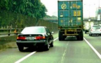 Minim Rambu larangan, polisi sulit tindak truk bertonase besar