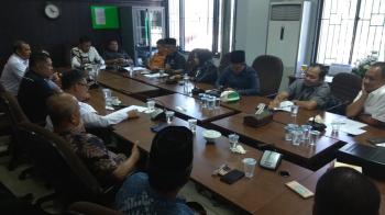 Ngadu Ke DPRD Terkait Honor, RT/RW : Kami Terkesan Kayak Pengemis