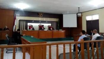 Hakim Vonis Dua Tahun Penjara Eks Dekan Unri