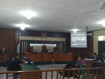 Hakim Ancam Jerat Indra Gunawan Berikan Keterangan Palsu