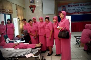 Sambut HUT Polwan, Bhayangkari Polda Riau ikut Donor Darah & sosialisasi Anti Korupsi