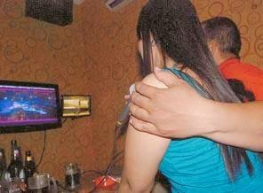 Jual Obat, Cewek di Karaoke H2O Rohil diciduk polisi yang nyamar