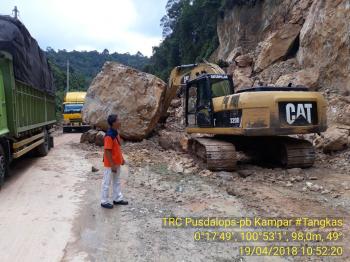Longsor Riau-Sumbar Diduga Akibat Maraknya Penambangan Batu