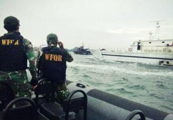 TNI AL Dumai kepung & tembaki kapal penyelundup