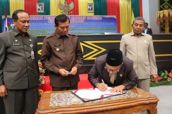 Resmi! DPRD Pekanbaru Sahkan APBD 2019 Sebesar Rp 2,56 T
