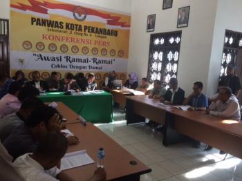 Tak mencapai kata mufakat, Panwaslu umumkan pasangan BISA di 5 November 2016