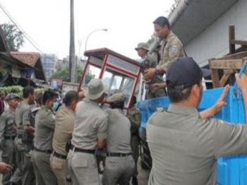 Razia Satpol PP Tak Bikin Jera PKL di Pekanbaru