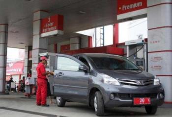 Curang ! Akali Harga Minyak, Mobil Plat Merah Diganti Jadi Hitam