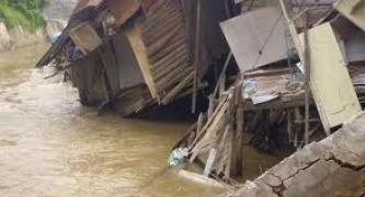 Longsor di Tanah Merah Inhil, 4 rumah rusak, 1 terseret arus air