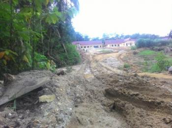Miris! Hanya 300 Meter dari Rumah Wabup, Jalan ke SMAN 2 Becek dan Licin