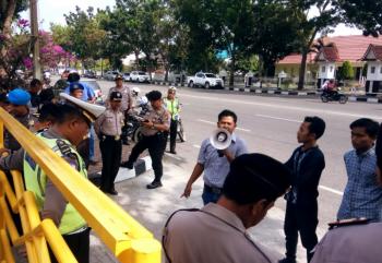 Polda Riau didesak tangkap Distributor Pupuk di Rohul