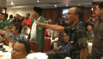 Bikin Onar Saat Rapat, Bupati Inhu Usir Laskar Melayu