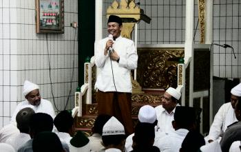 Sholat Subuh Keliling bareng Santri, Kapolda Riau: mari kita jaga Persatuan & Kesatuan Umat Beragama