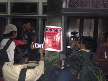 Rumah tersangka korupsi disegel Jaksa, Keluarga marahi wartawan