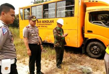Bus Sekolah Sinar Mas Group terbalik di Kampar