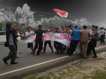 Niat serukan "Tangkap Jefry Noer" ke Jokowi gagal, warga Kampar dihajar