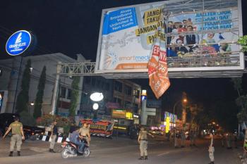 Tak Bayar Pajak Tayang, Iklan di Plang Reklame Dicopot Satpol PP Pekanbaru