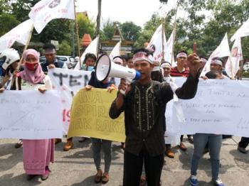 Aktivis: Walikota Firdaus Muka Manis, Lagak Santun, Perangainya.. Luar Biasa !
