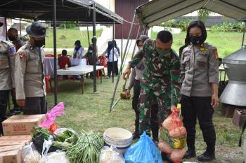 Aparat TNI Polri Dirikan Dapur Umum Untuk Warga Terdampak Corona