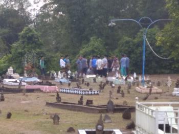 Jasad Terduga Teroris Mapolda Riau Dikebumikan